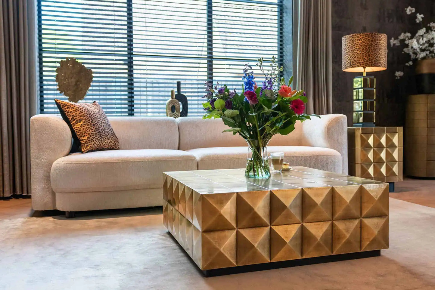 Naktsskapītis Collada ar 3 atvilktnēm Richmond Interiors 59/50/45 cm birstēts zelts - N1 Home