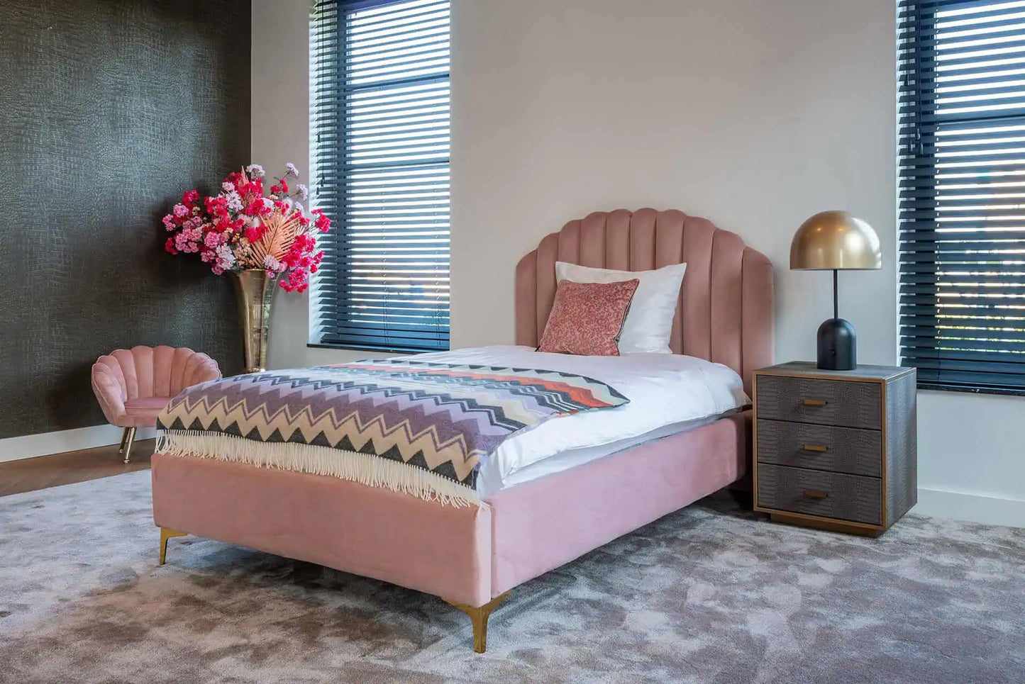 Naktsskapītis Classio ar 3 atvilktnēm Richmond Interiors 61/50/50 cm birstēts zelts - N1 Home