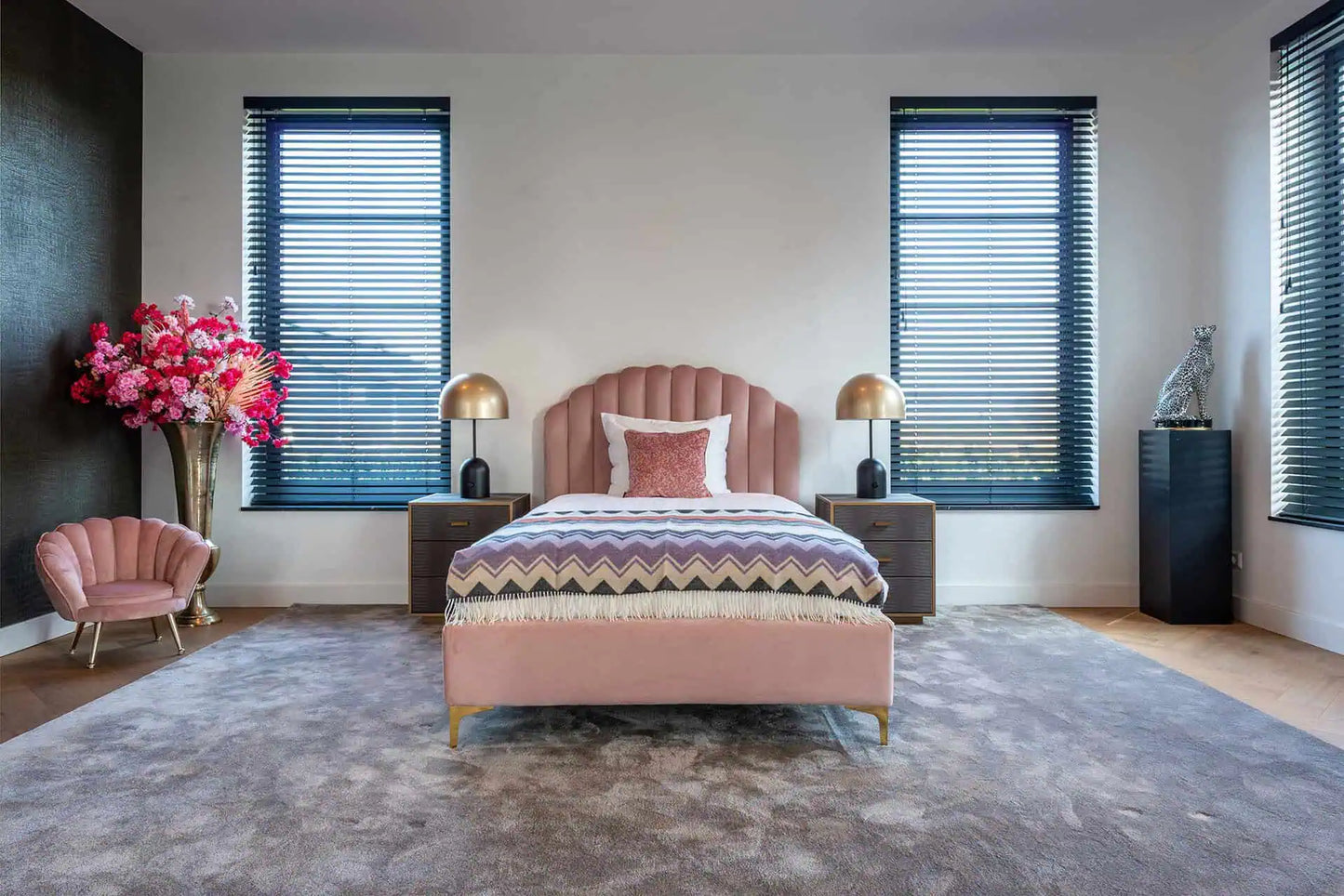 Naktsskapītis Classio ar 3 atvilktnēm Richmond Interiors 61/50/50 cm birstēts zelts - N1 Home